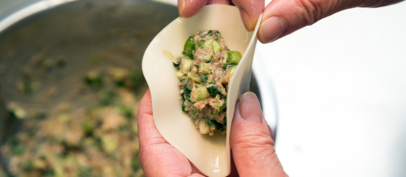 一つひとつ丁寧に“手包み”